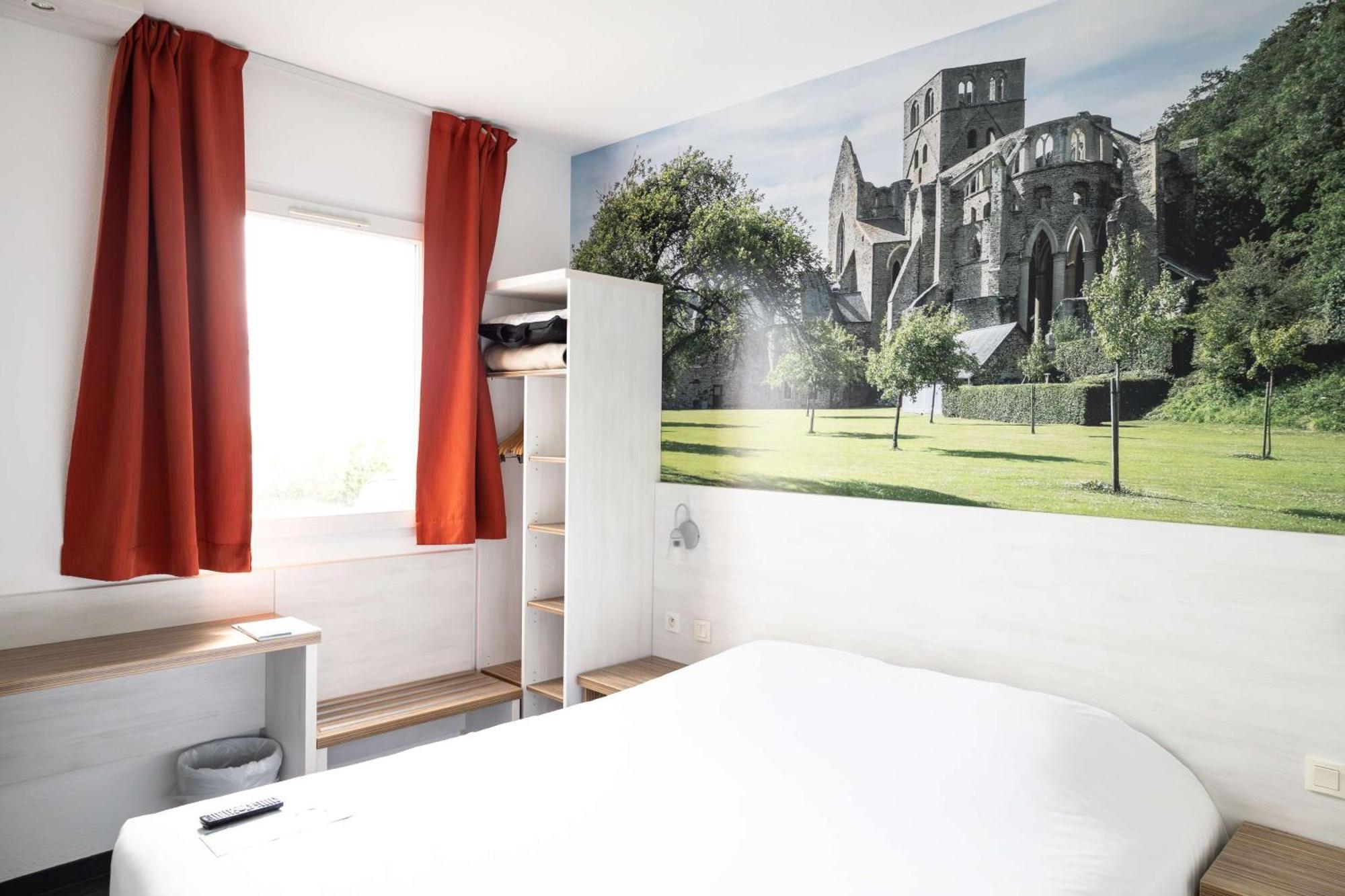 Brit Hotel Confort Saint-Lo Esterno foto