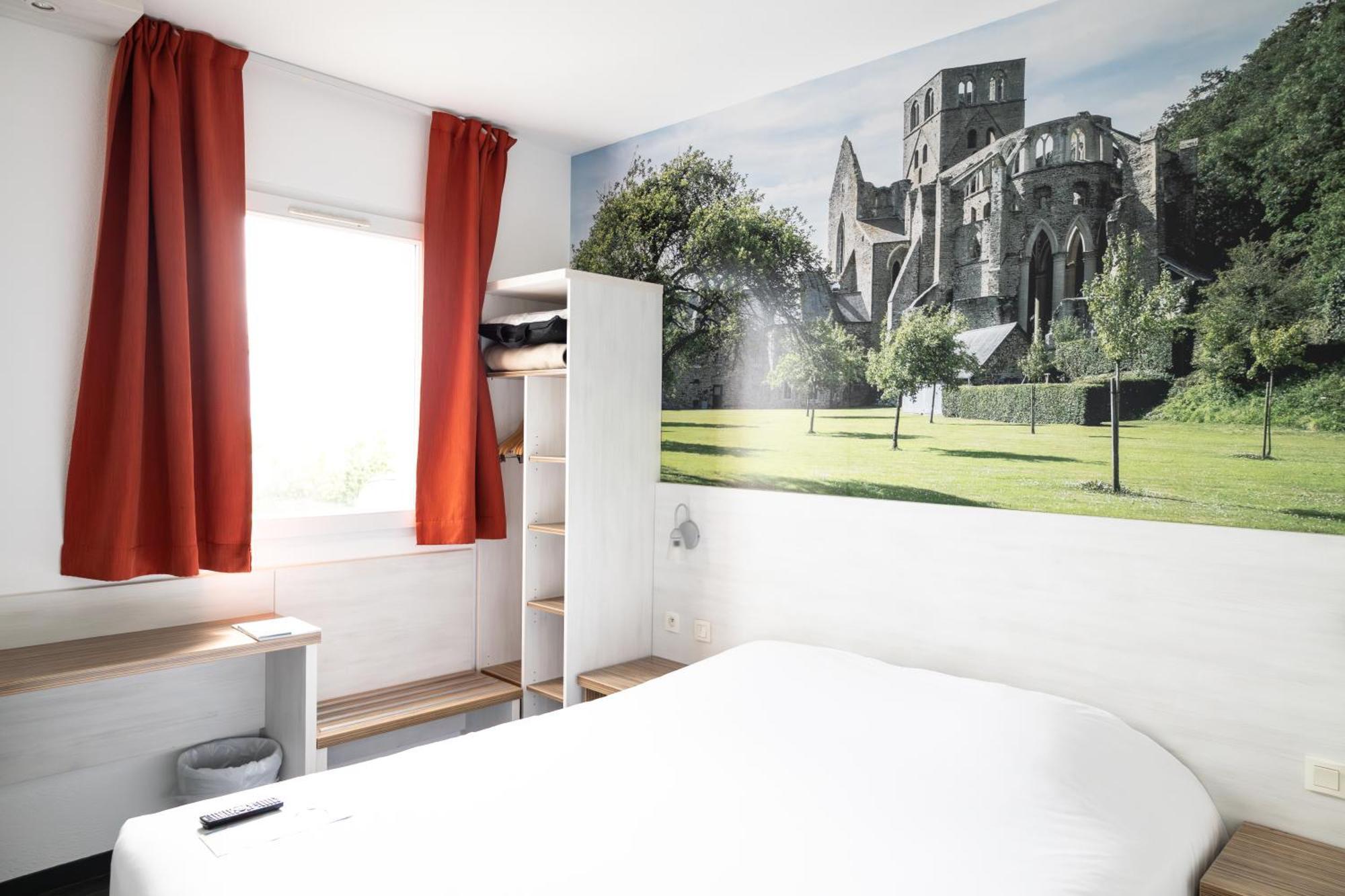 Brit Hotel Confort Saint-Lo Esterno foto